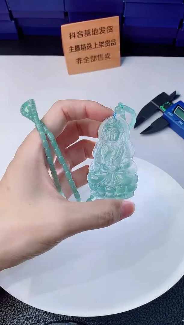 颈饰未镶嵌翡翠  `