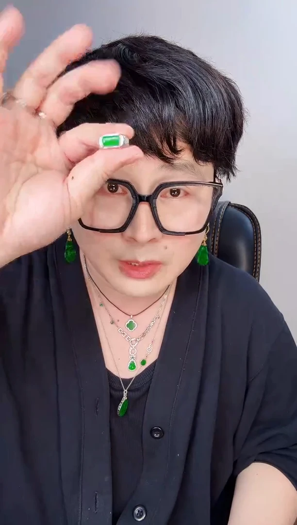 【闪购商品】翡翠颈饰未镶嵌一件