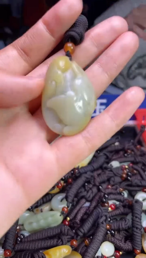 未镶嵌和田玉挂件1