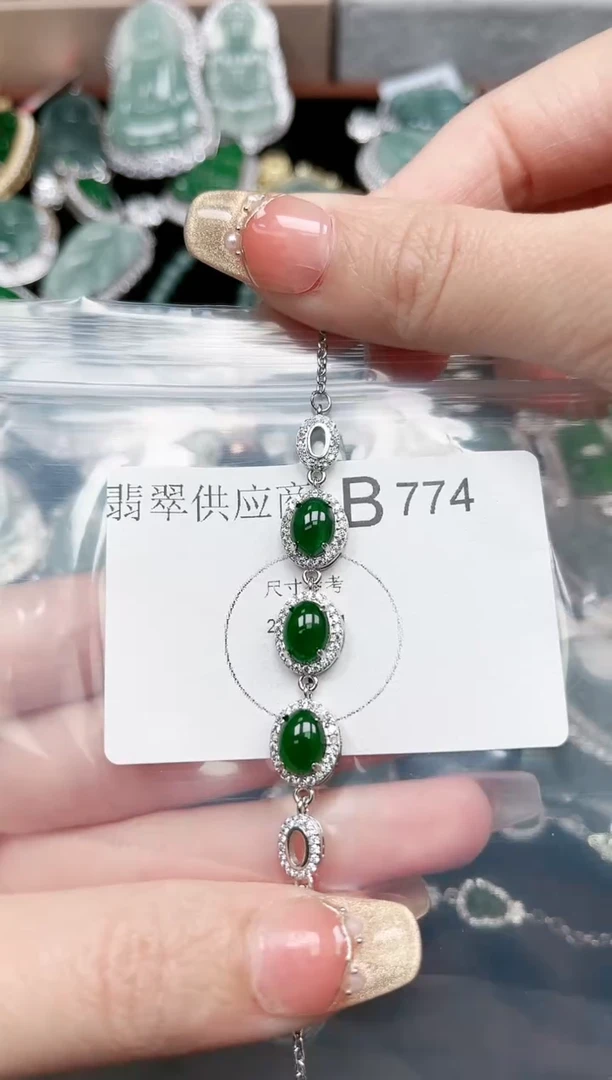 【闪购商品】翡翠颈饰未镶嵌774赠皮绳