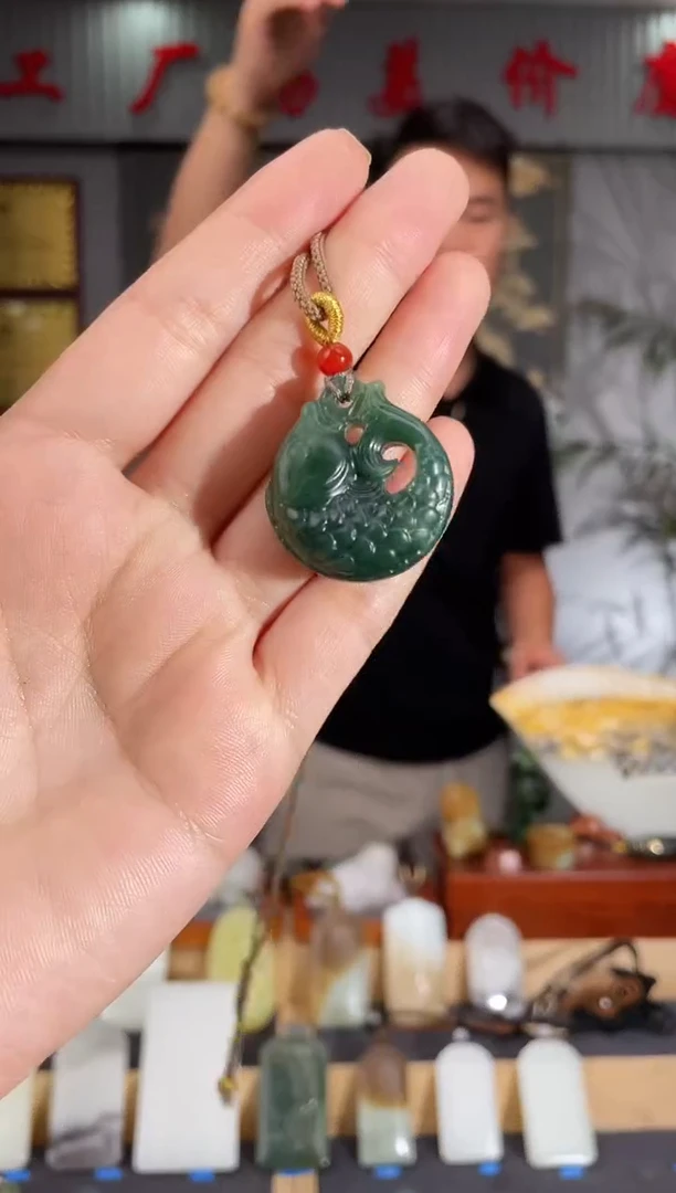 和田玉未镶嵌颈饰1