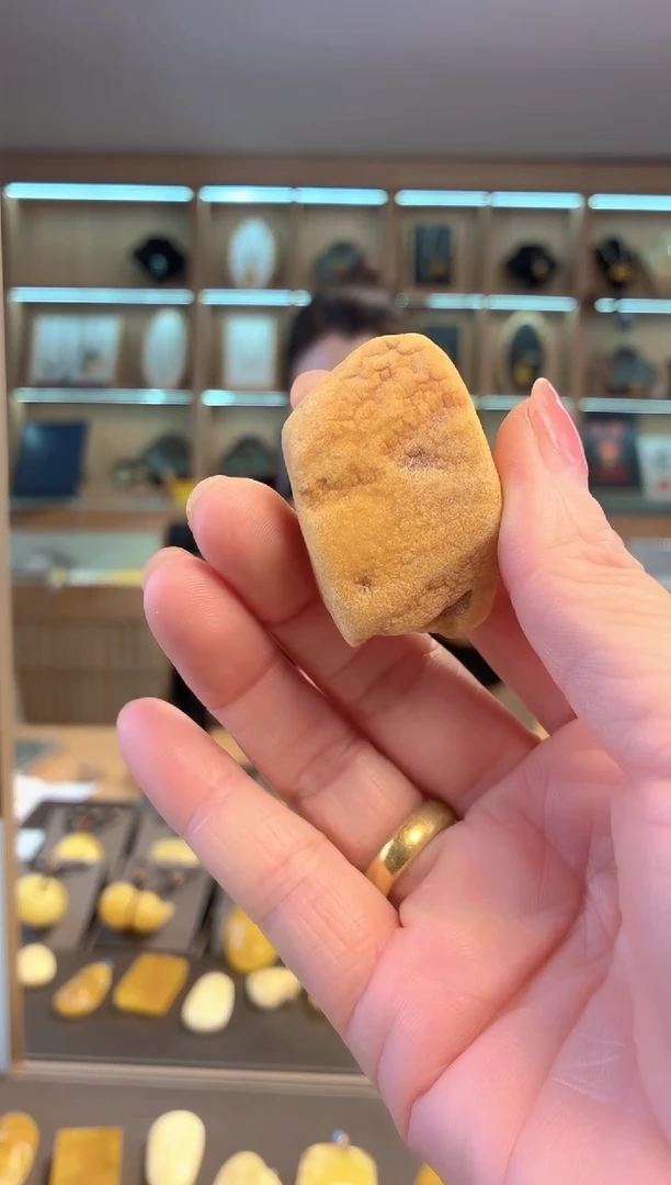 未镶嵌定制琥珀定制原矿蜜蜡吊坠