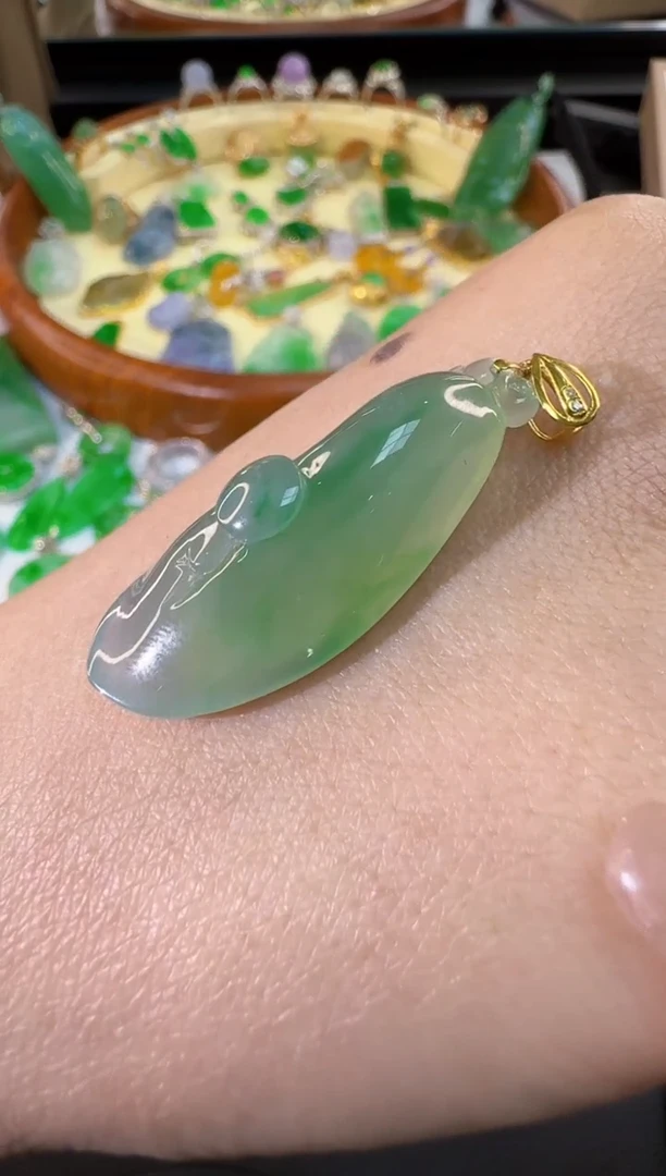 【闪购商品】翡翠颈饰18K金镶嵌缅甸A货翡翠吊坠