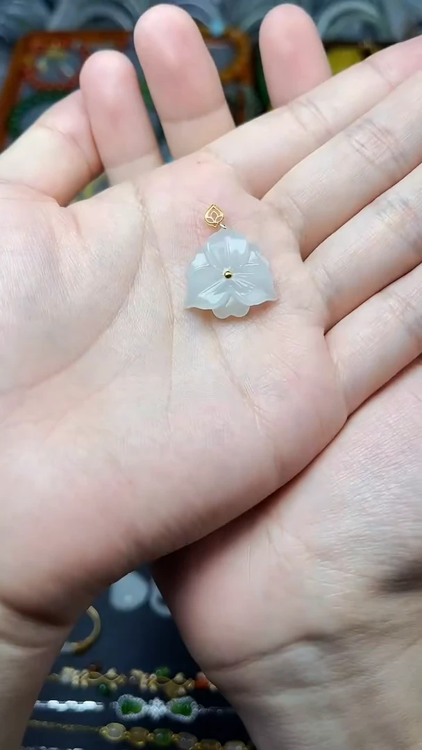 颈饰18K金镶嵌和田玉花花 06