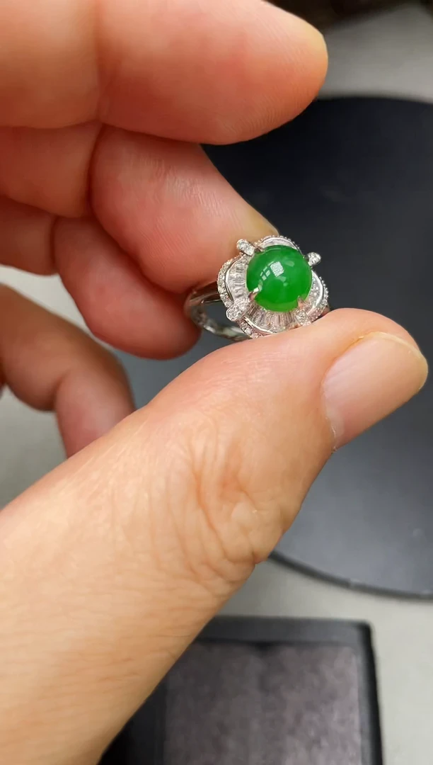 18K金镶嵌戒指翡翠缅甸翡翠戒指