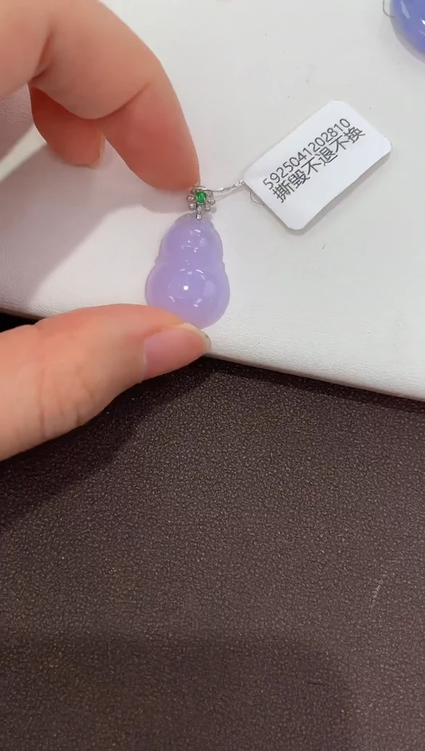 翡翠18K金镶嵌颈饰天然缅甸a货翡翠