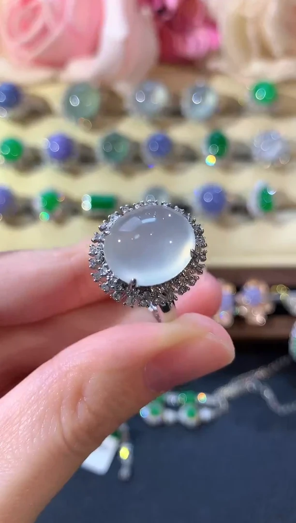 18K金镶嵌戒指翡翠冬日珠宝Q124