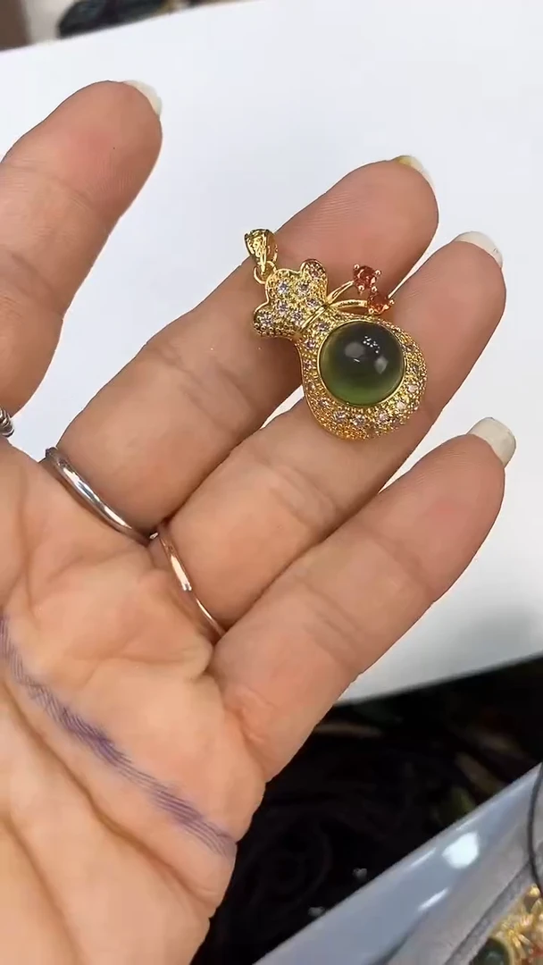 岫玉未镶嵌钱袋子吊坠多样性发货其中之一