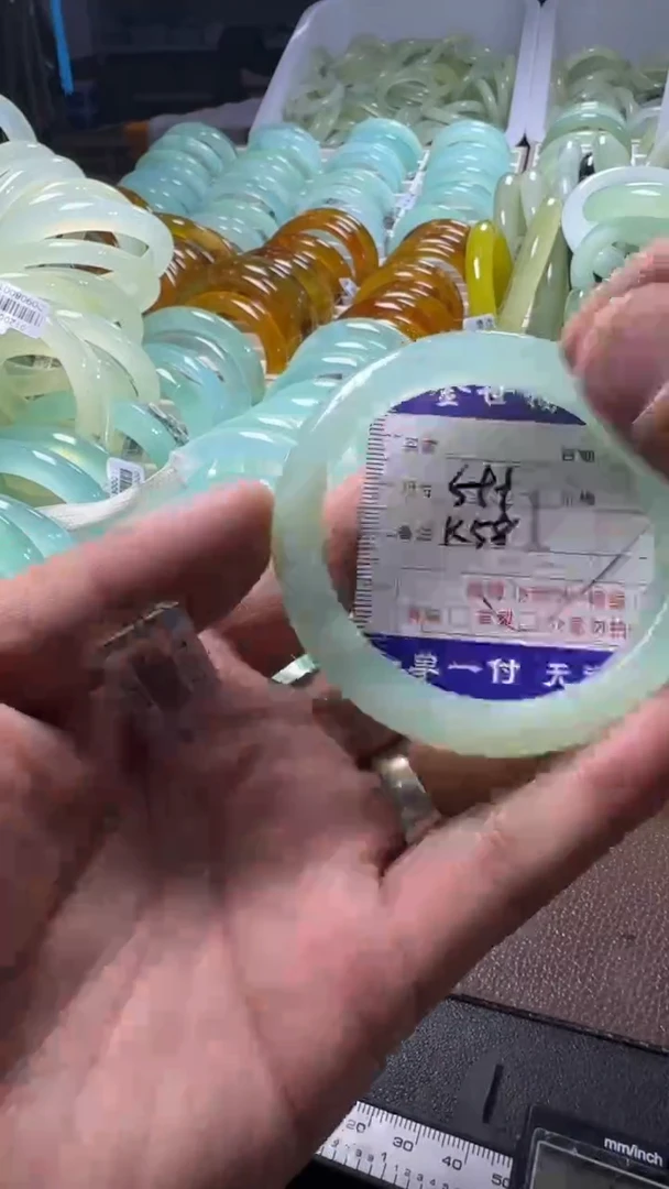 未镶嵌蛇纹石玉手镯1