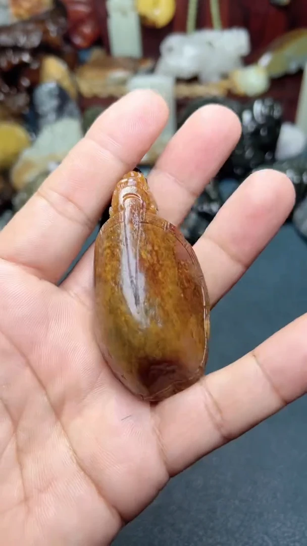 和田玉未镶嵌把件-