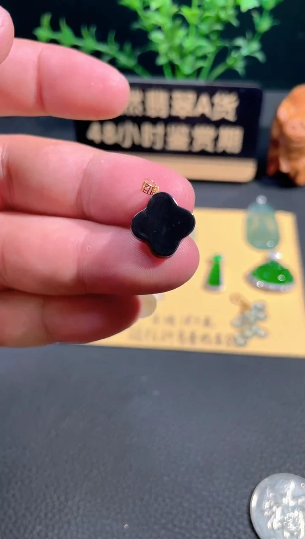 颈饰18K金镶嵌翡翠翡翠