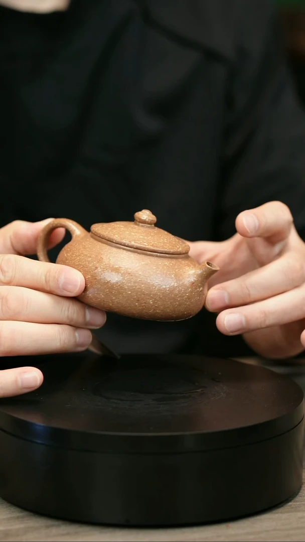 茶壶紫砂J*。H2370段泥粗砂寒江