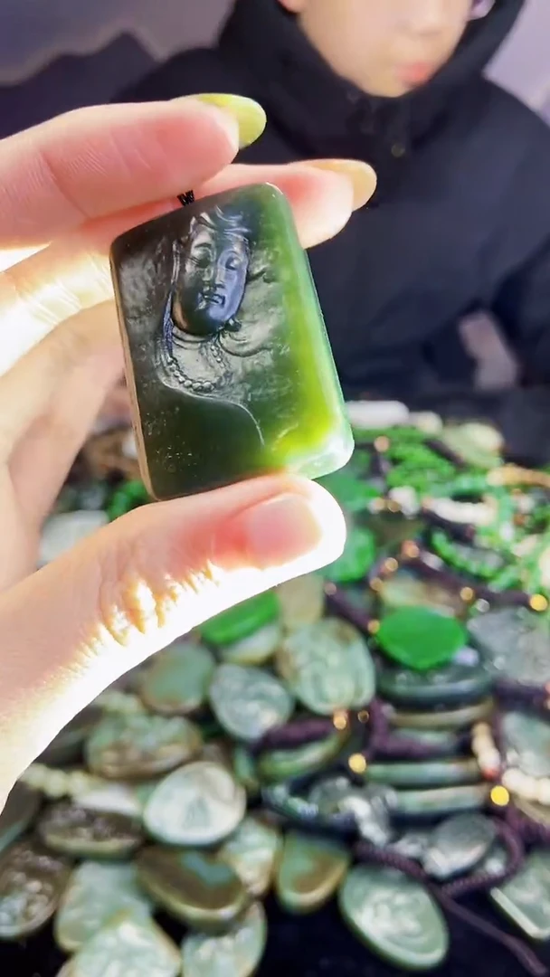 颈饰未镶嵌和田玉1