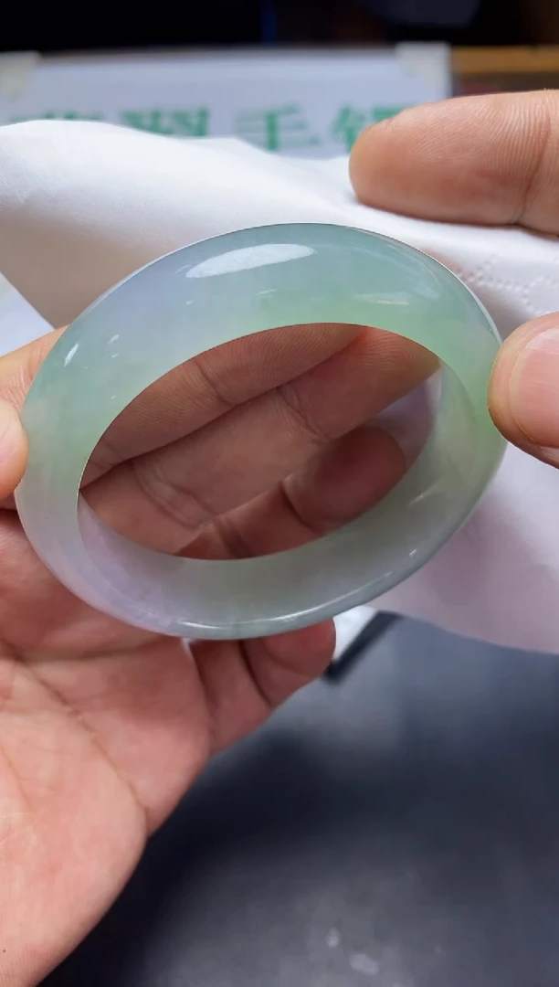 未镶嵌手镯翡翠手镯