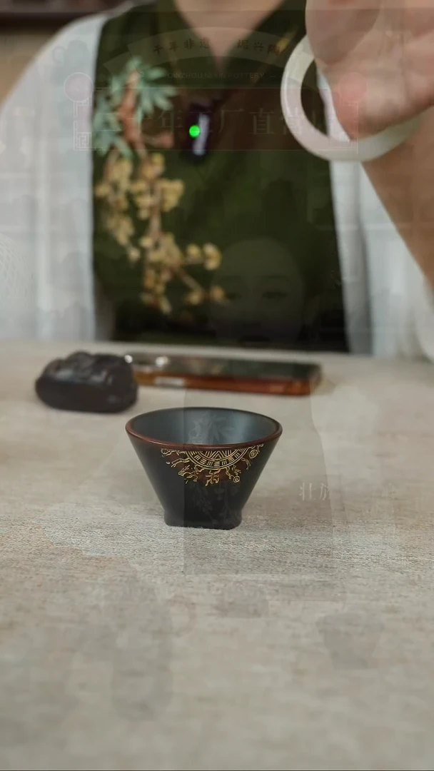钦州坭兴陶斗笠壮锦杯