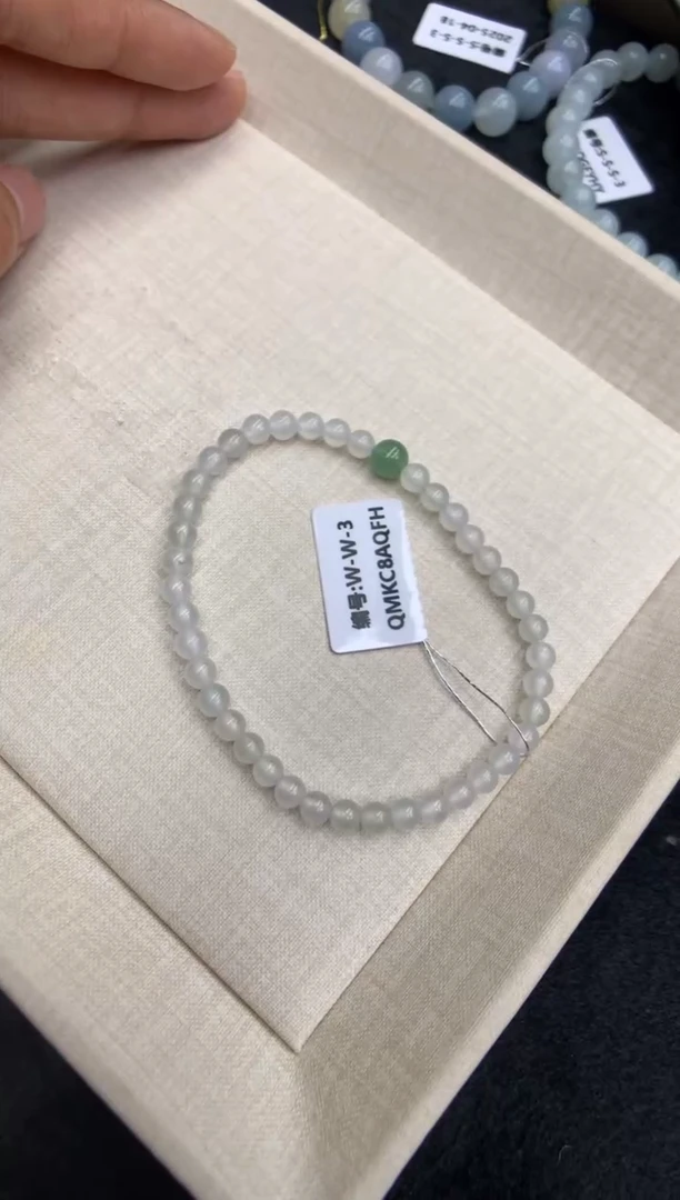 翡翠未镶嵌颈饰手串