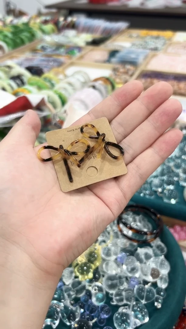 无非金属耳钉....