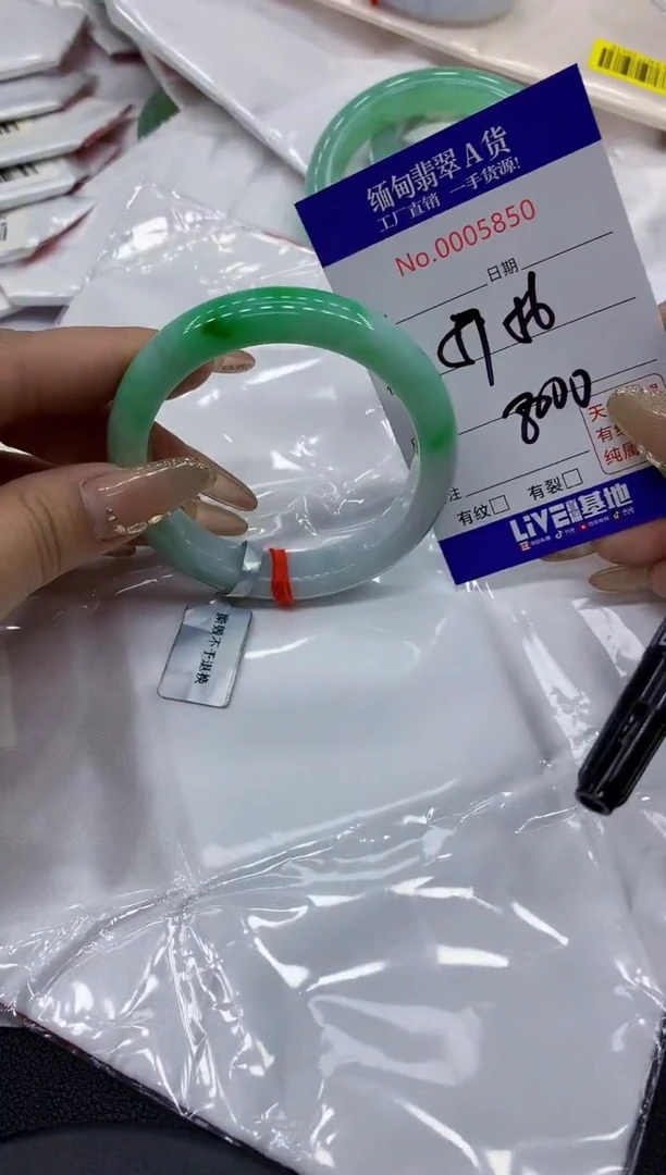 翡翠手镯未镶嵌50缅甸翡翠手镯