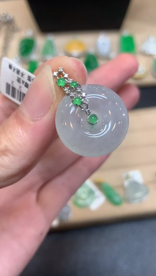 翡翠18K金镶嵌颈饰平安扣【无服务费】