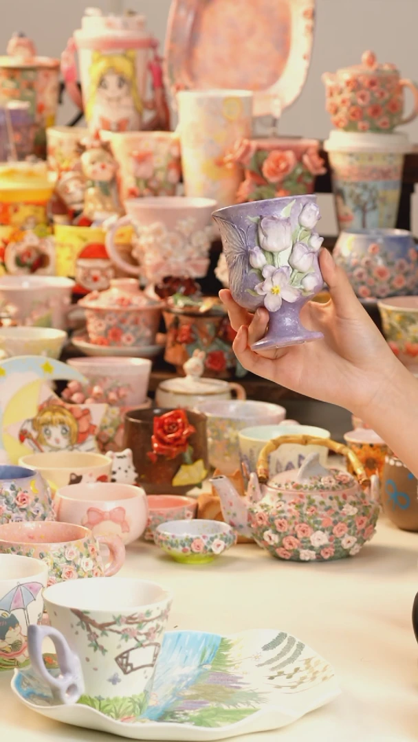 摆件陶景德镇釉下彩手绘设计师款陶瓷