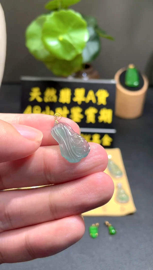 颈饰18K金镶嵌翡翠翡翠A货