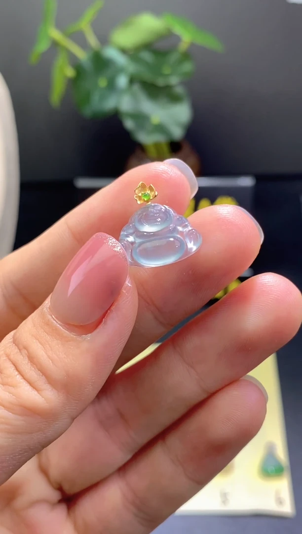 翡翠18K金镶嵌颈饰翡翠吊坠