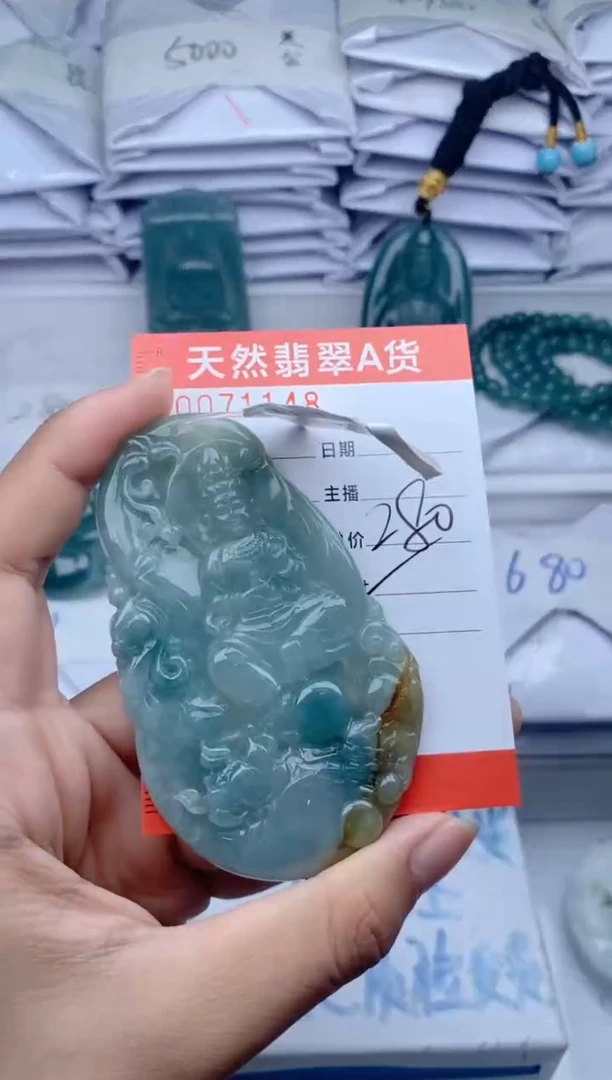 颈饰未镶嵌翡翠