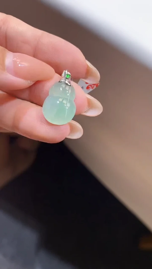 吊坠(不含链)18K金镶嵌翡翠葫芦