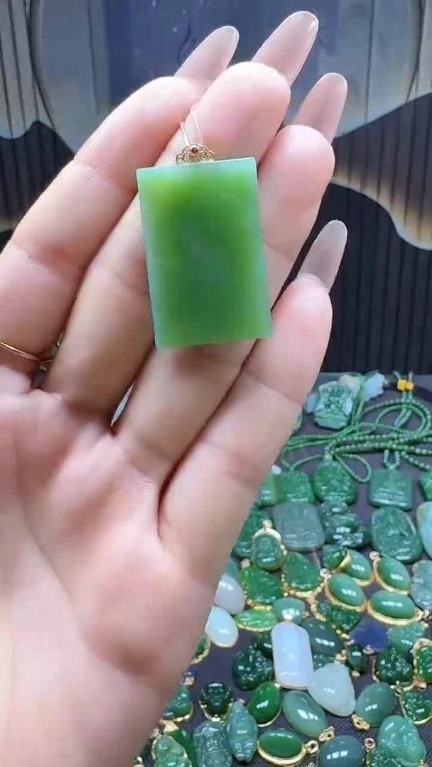 【闪购商品】和田玉挂件18K金镶嵌1