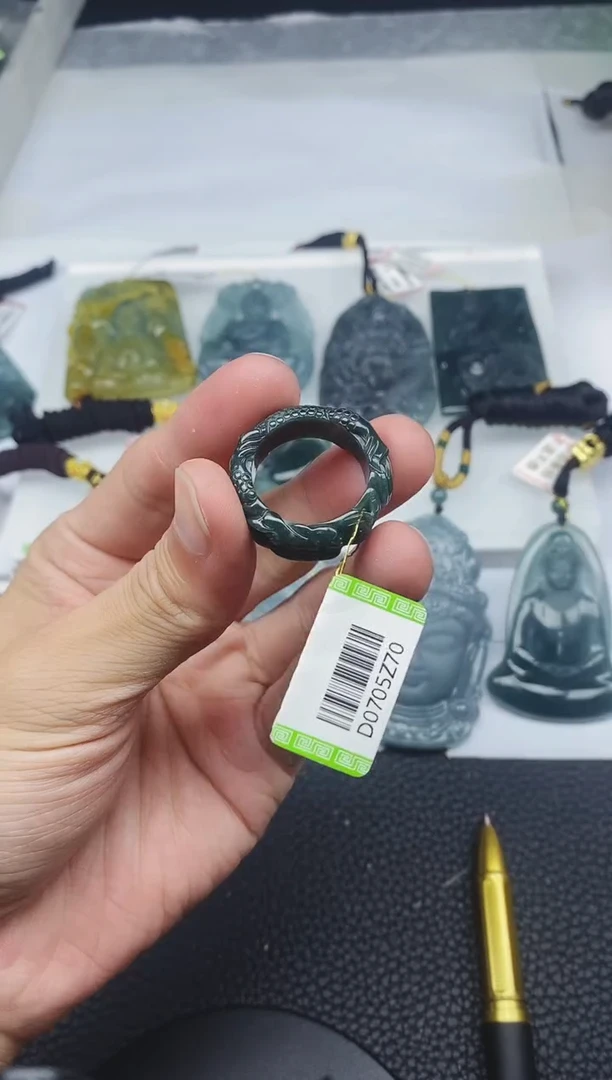 未镶嵌戒指翡翠