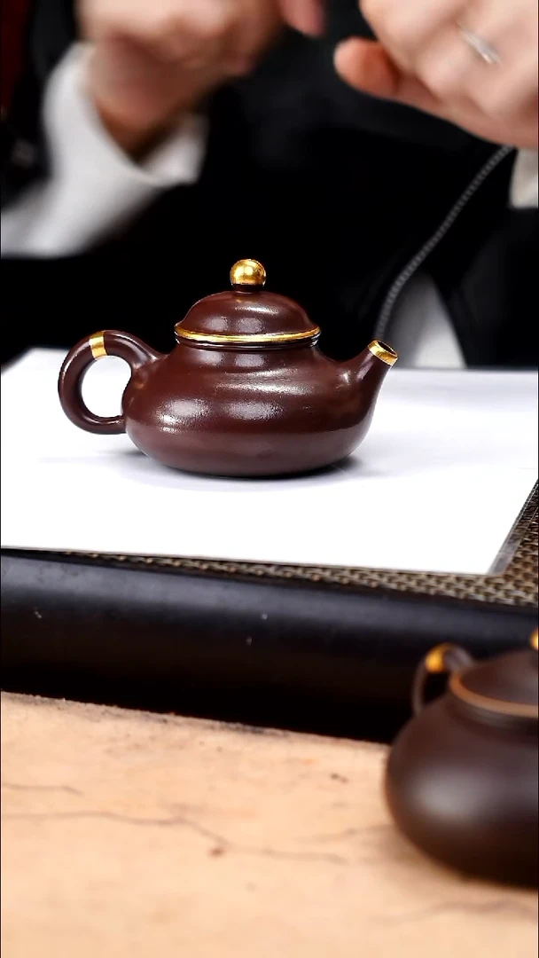 茶壶紫砂四号井茄皮紫泥描金薄胎容天130cc