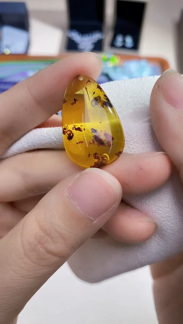 【闪购商品】琥珀吊坠(不含链)未镶嵌多样性 发其一  【111】