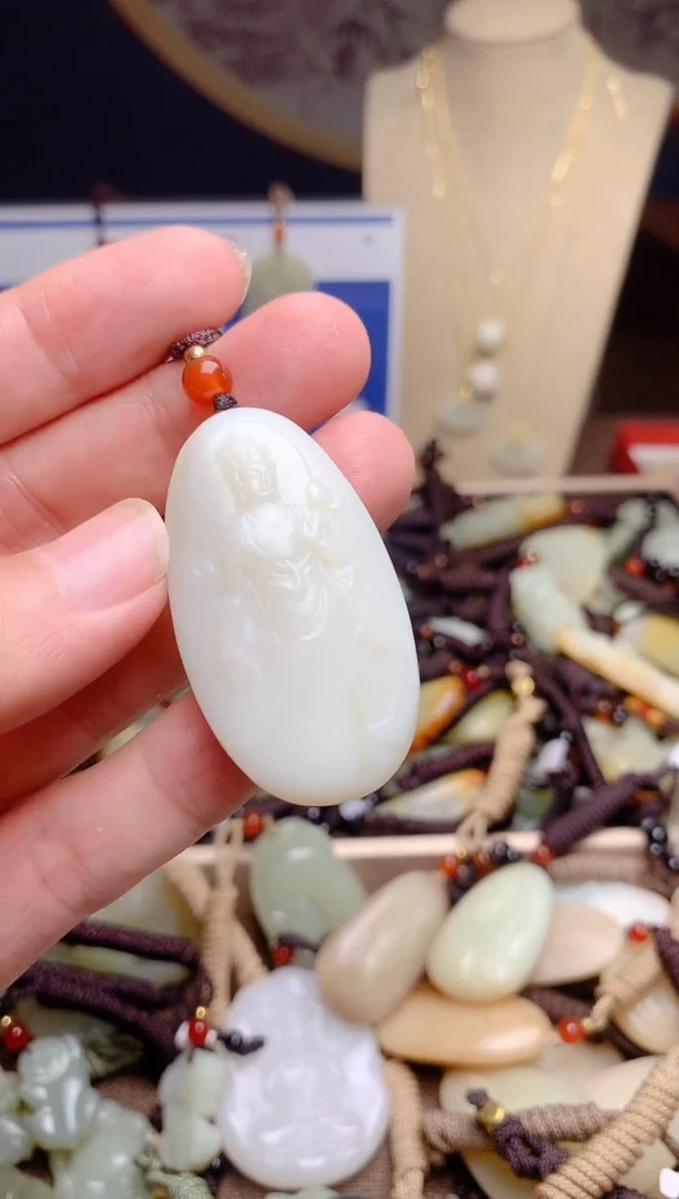 和田玉未镶嵌颈饰1