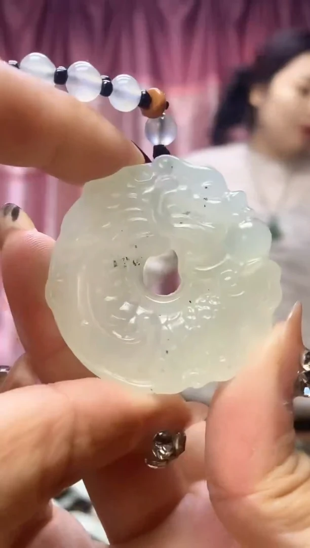 未镶嵌蛇纹石玉吊坠