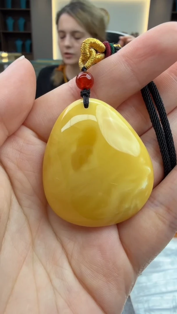 琥珀颈饰未镶嵌104秒拍号 假一罚三