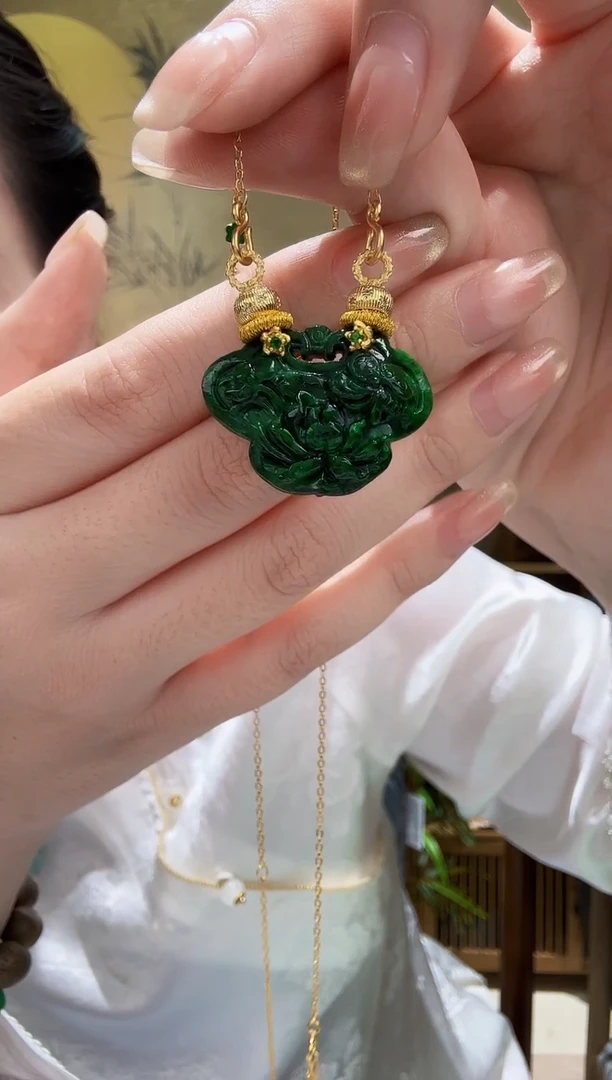 颈饰未镶嵌翡翠吊坠