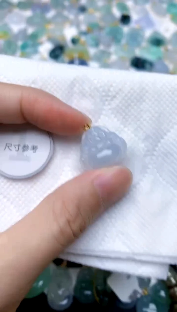 颈饰18K金镶嵌翡翠天然A货翡翠