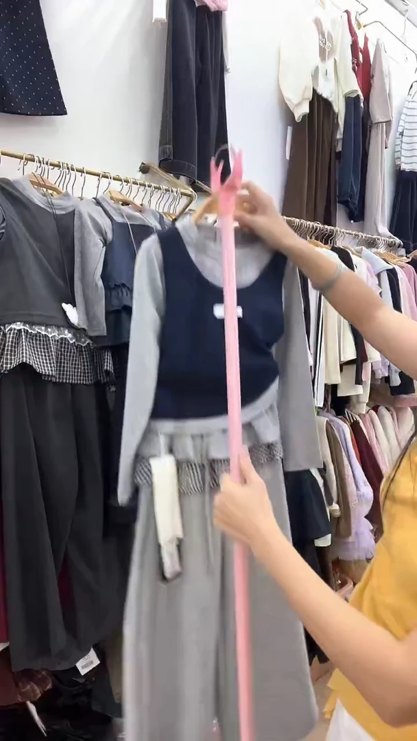 051灰色套装带屁帘