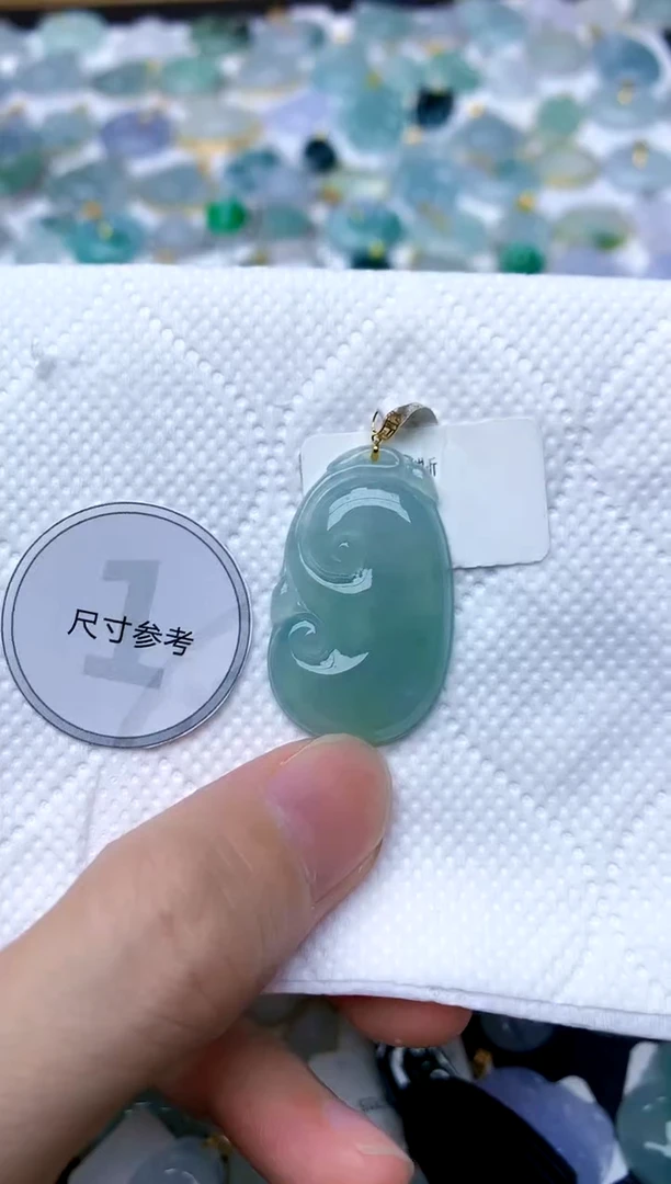 颈饰18K金镶嵌翡翠天然A货翡翠