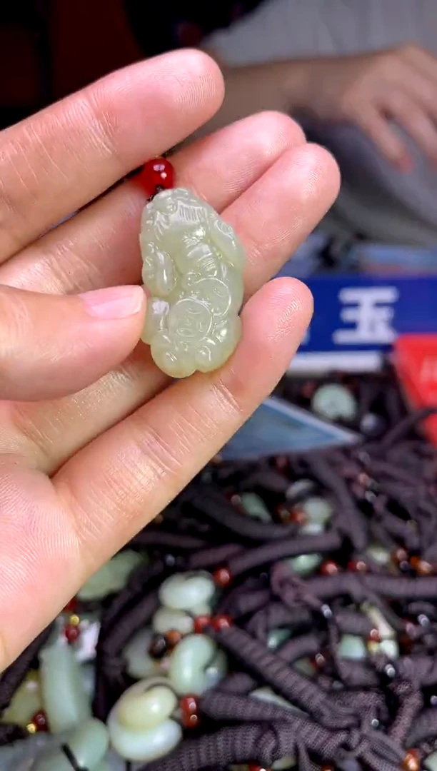 未镶嵌和田玉挂件1