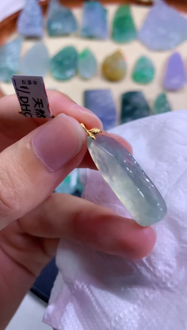 颈饰未镶嵌翡翠