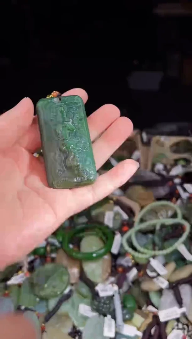 颈饰未镶嵌和田玉1