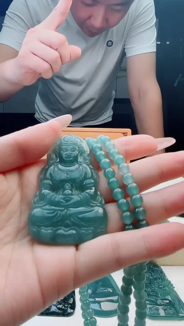 颈饰未镶嵌翡翠多样性发其中一