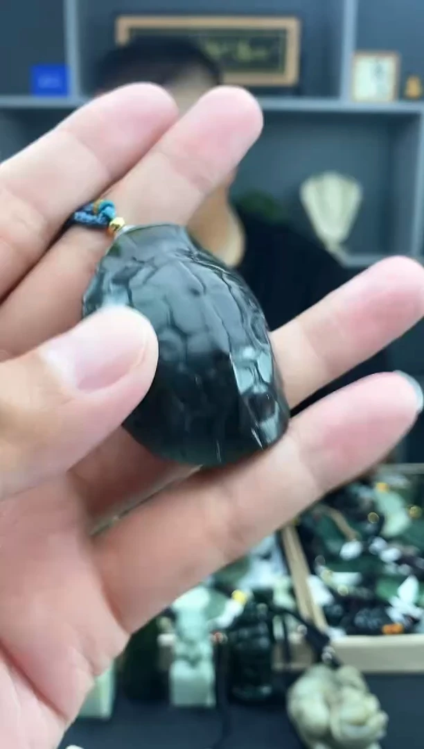 和田玉未镶嵌颈饰1