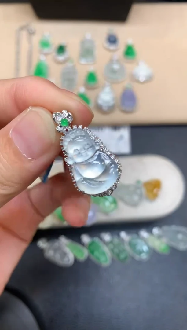 颈饰18K金镶嵌翡翠宝宝佛【无服务费