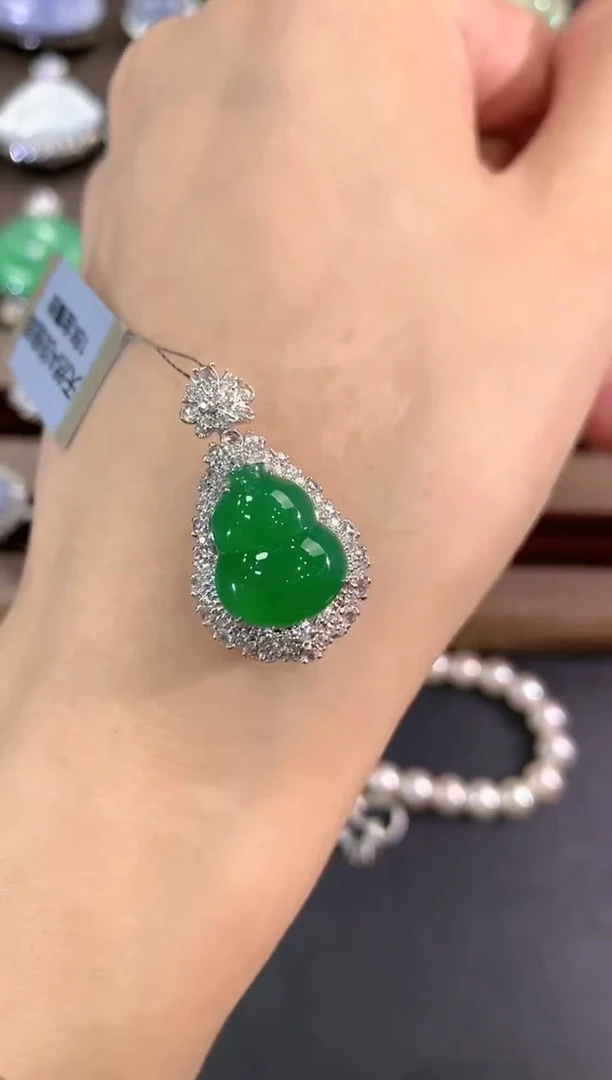 翡翠18K金镶嵌吊坠(不含链)q55-总价19800-补款4800