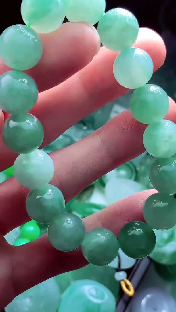未镶嵌定制翡翠山**?翡翠毛货定制