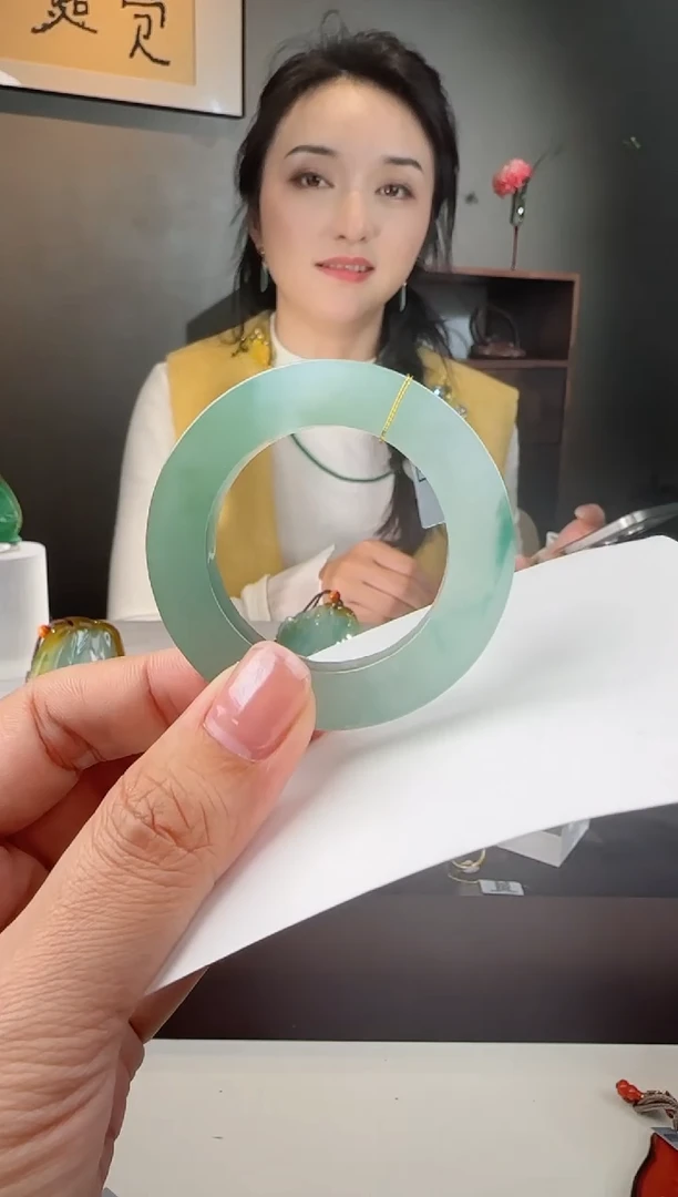 颈饰未镶嵌翡翠环佩