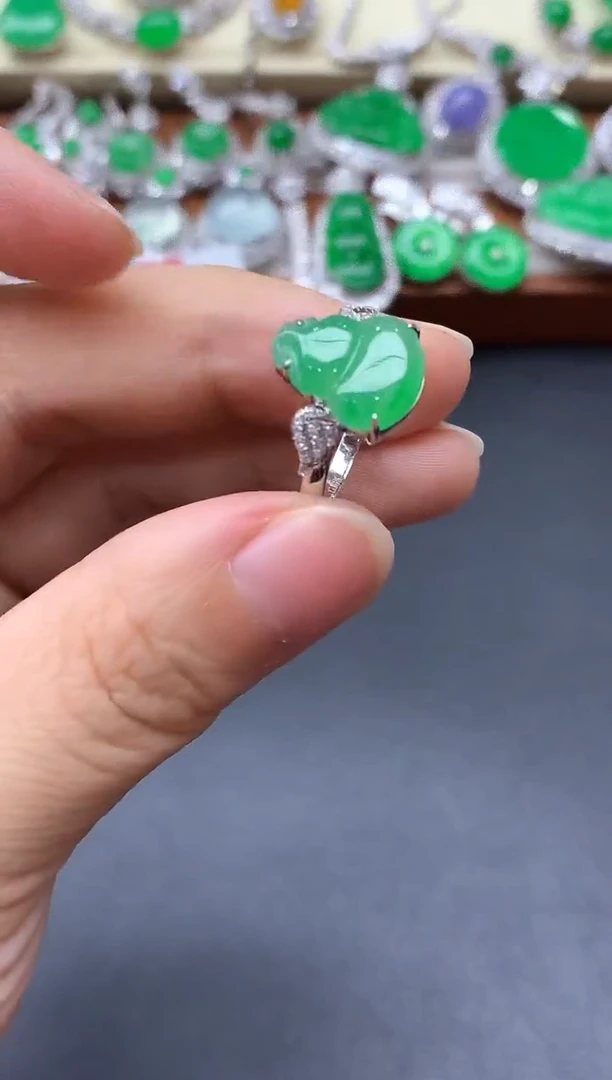 18K金镶嵌戒指翡翠421-中国好珍宝