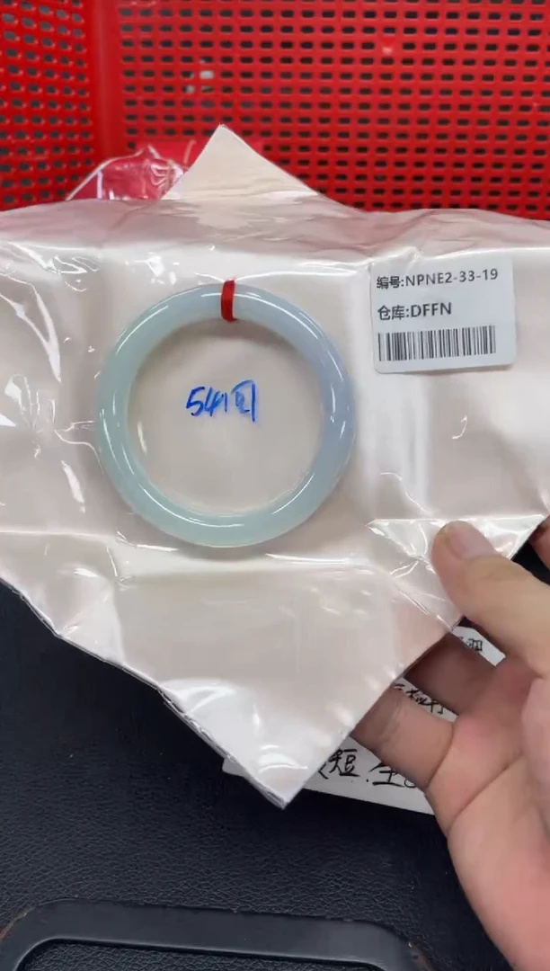 未镶嵌手镯翡翠发****?翡翠手镯
